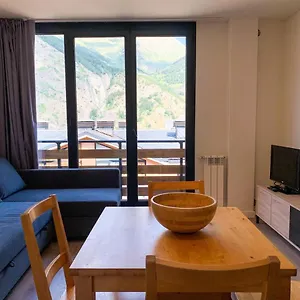 Equilibrio. Esquí y naturaleza en apartamento moderno. Canillo